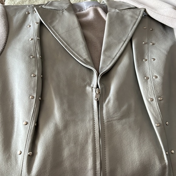 Woman’s Nygard Silver Jacket with beads and sweater sleeves Size Large - Picture 5 of 5